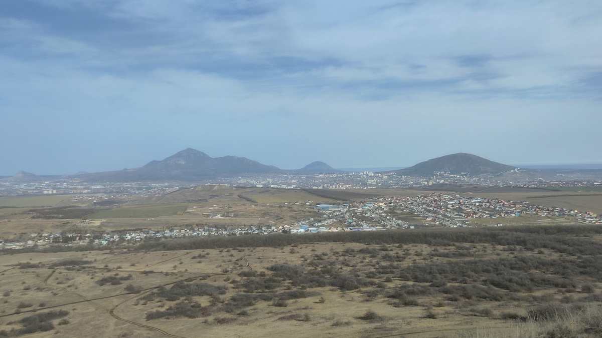 вид на горы КМВ с горы Юца