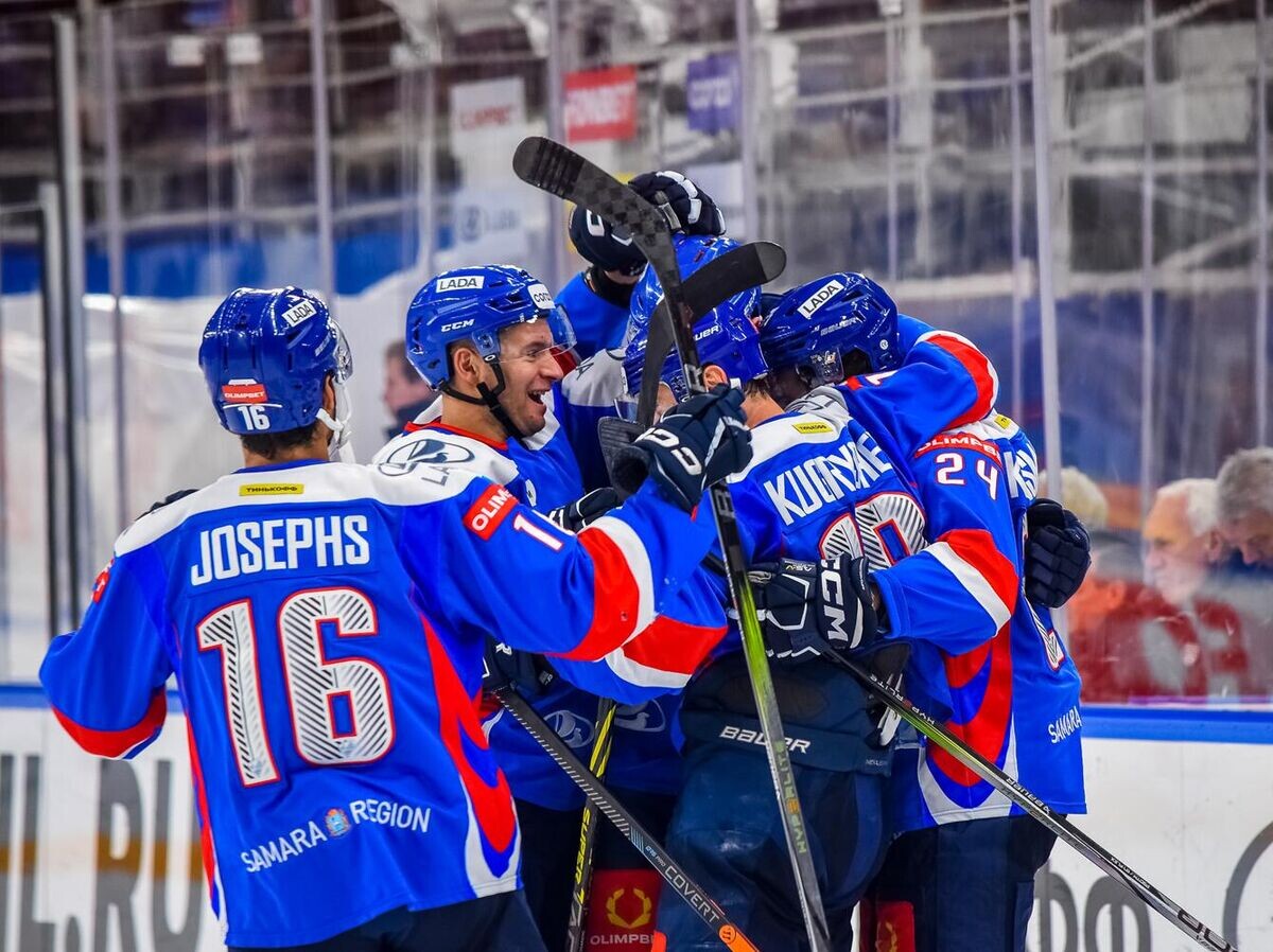    Хоккеисты "Лады" в матче КХЛ | © пресс-служба ХК "Лада"