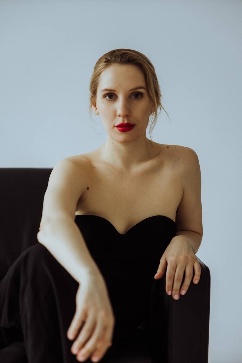 Аксиния Ангелетти — художник, куратор и организатор выставки, психолог, экстрасенс и предприниматель