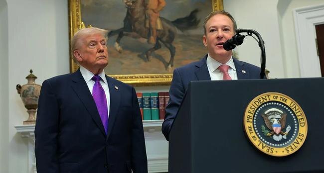 Президент Дональд Трамп и глава ЕРА Ли Зелдин 12 февраля объявляют об отмене стандартов на выбросы авто FoxNews