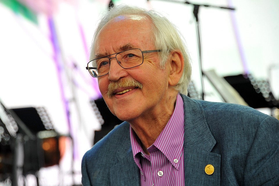    Однозначно хорошо рисует народный артист Василий Ливанов Владимир ВЕЛЕНГУРИН