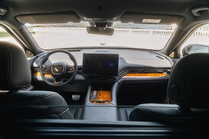    Представленный в прошлом году кроссовер VinFast Lac Hong 900 LX на базе массового электрокара VinFast VF 9