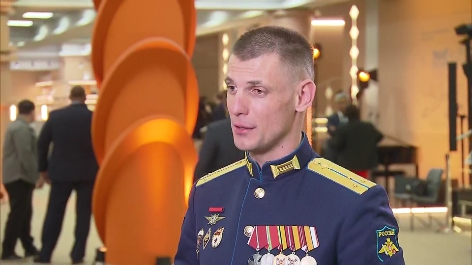    Старший лейтенант Лобанов