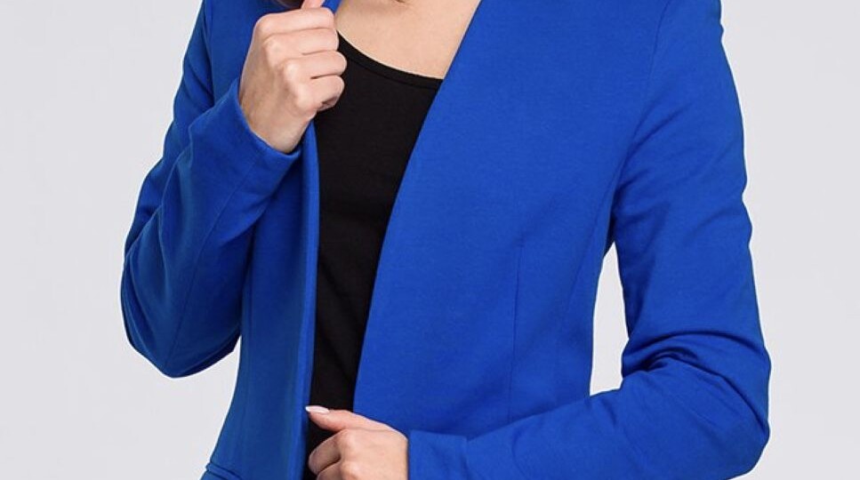 Удлиненный жакет без пуговиц - выглядит современно или теряется форма