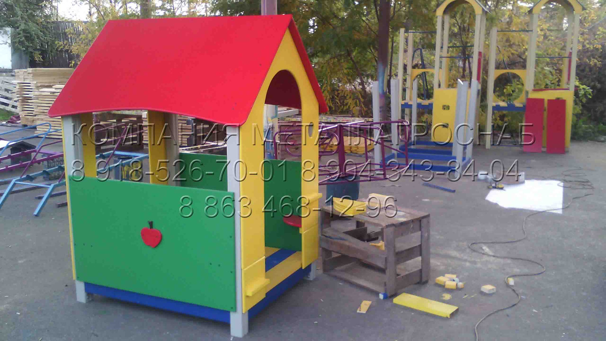 Детский игровой домик со счетами.