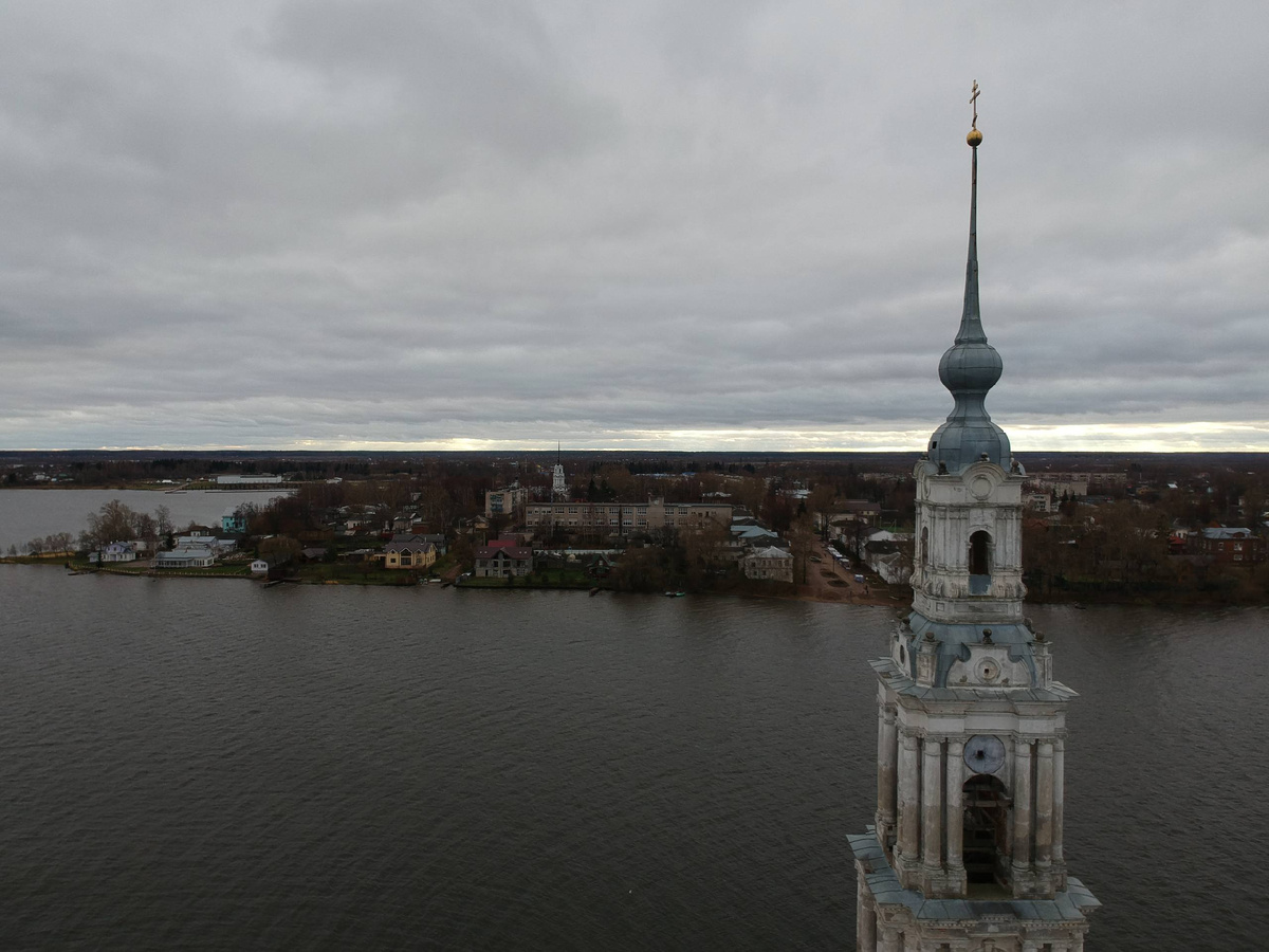 Вид с Николаевского собора на город Калязин, 2018 г.