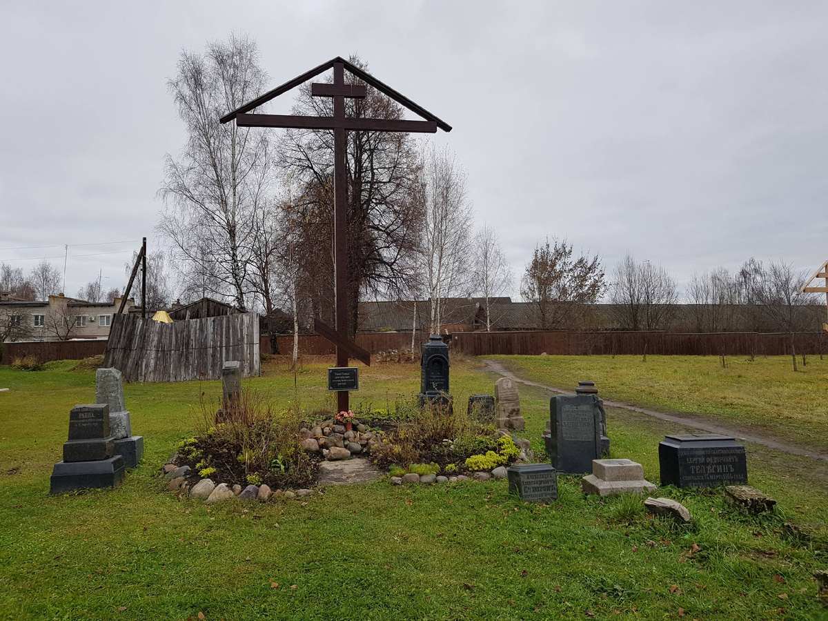 Мемориал на месте бывшего Вознесенского кладбища