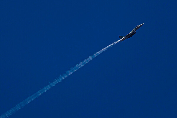 Истребитель ЦАХАЛ летит в сторону границы во время военной операции против Ливана.    
 
Израиль. 30 сентября 2024 г. / Gil Cohen Magen/Global Look Press   📷