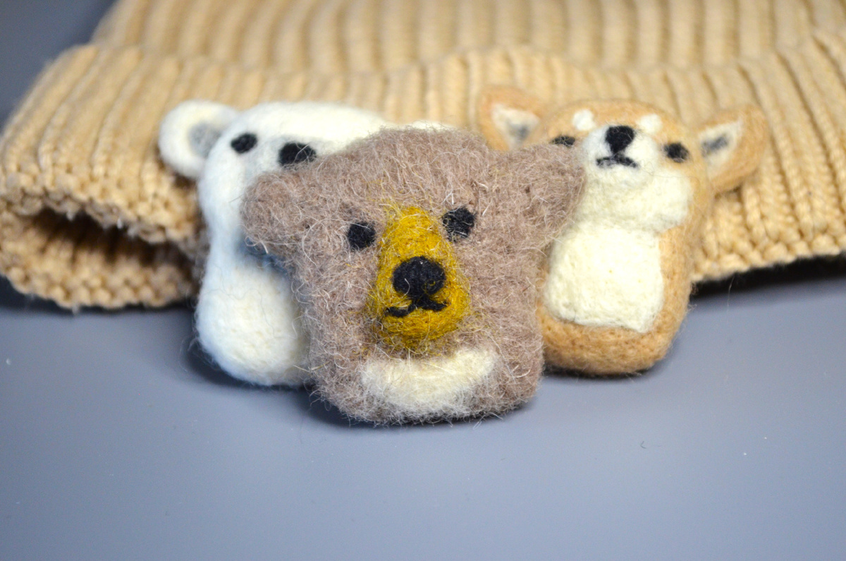 Белый мишка, серый мишка и собака