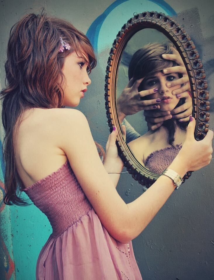 Этот феномен обсуждают в соцсетях, на форумах и в научных статьях. Он объясняет, почему наши селфи кажутся нам хуже, чем лайкают другие..