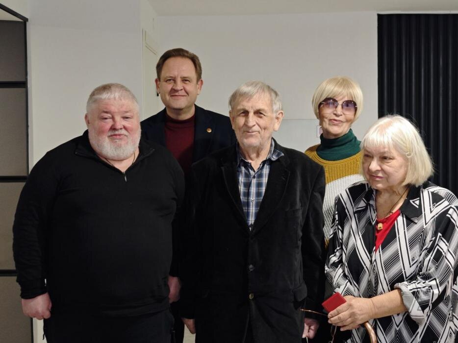 Постановка на учёт в региональное отделение Союза писателей России
Фото: Анастасия Куртеева / ПАИ