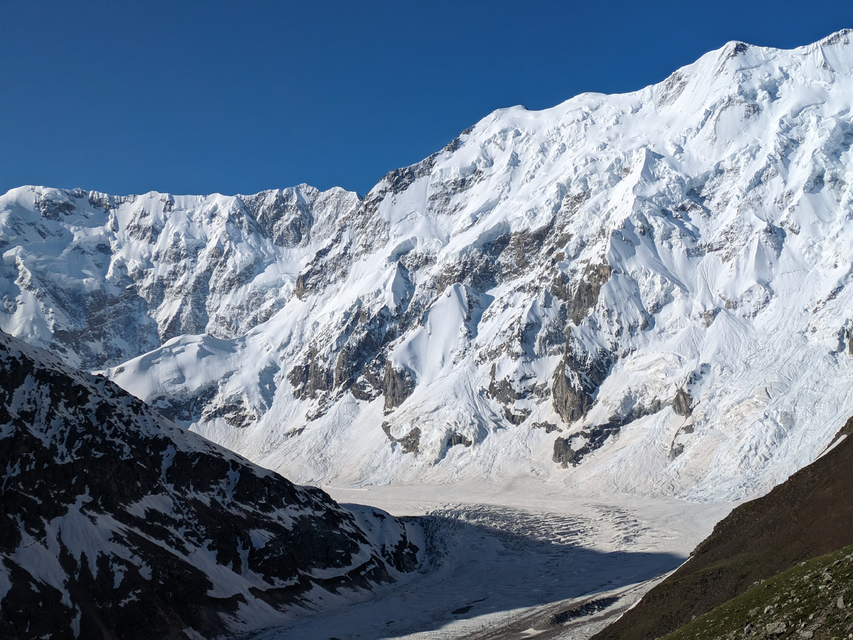Безенгийская стена