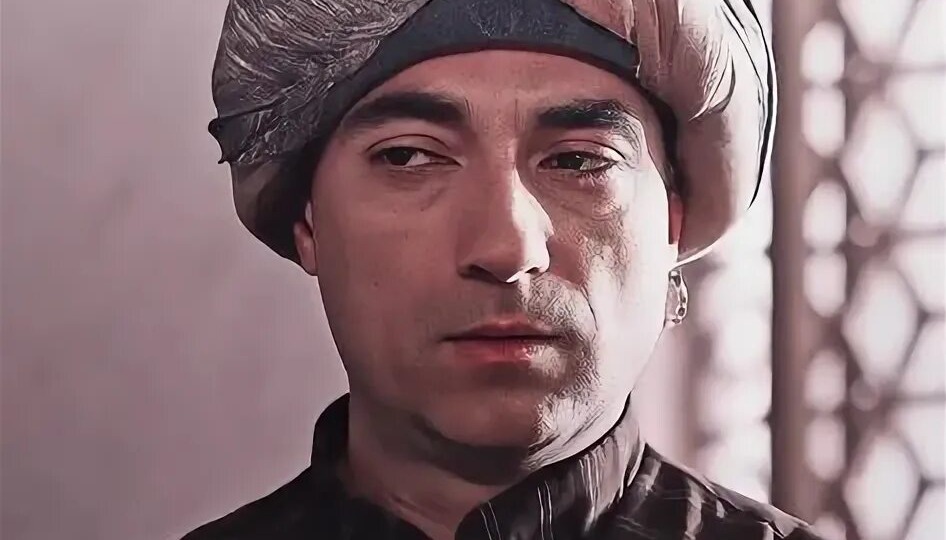 Реджеп, Сюмбюль и Султан: История о Мудром Попугае и Его Хозяине