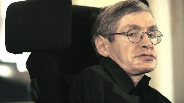 Стивен Уильям Хокинг — английский физик-теоретик, космолог и астрофизик, писатель. Его имя прочно связано с исследованиями чёрных дыр, происхождения Вселенной и природы пространства-времени.