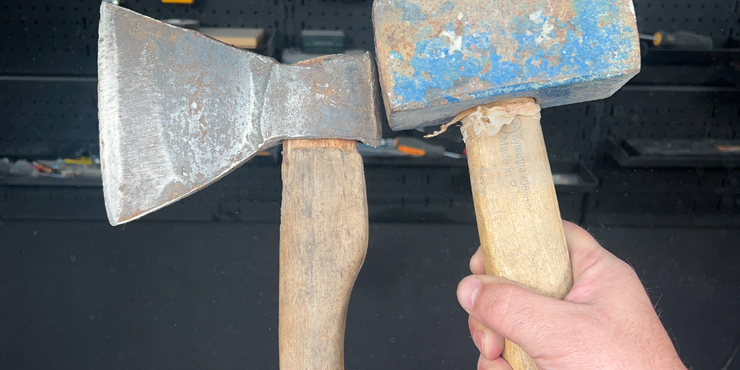 Как сибирские лесорубы насаживают топор, который не слетает десятилетиями