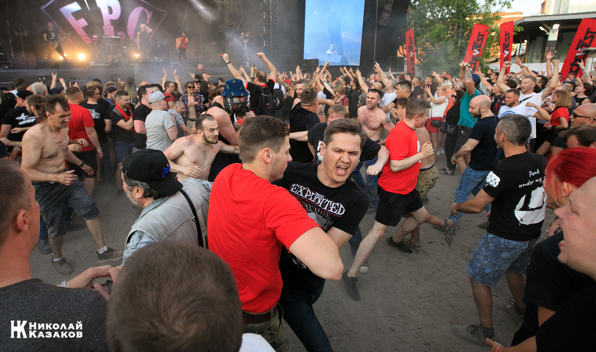 Фанаты на выступлении группы F.P.G. 22 июля 2022 г. KKinchevFest