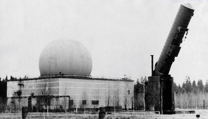 РЛС и пусковая установка из состава комплекса А-35