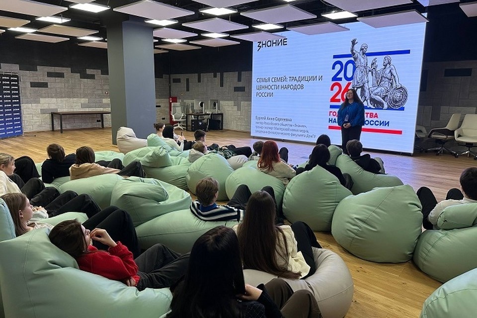    Почти три тысячи студентов и школьников ДНР посетили студию Общества «Знание». Фото: Общество «Знание» в ДНР