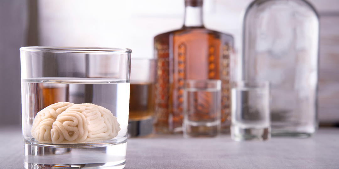 Что алкоголь делает с мозгом: последствия, о которых редко думают