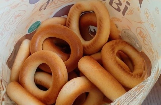 Сушки взяла первые попавшиеся - вот они, на вид самые обычные.