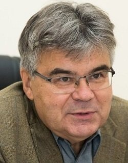    — Парадоксальная ситуация: Джалиль в плену, с 1946 года он уже считается официально предателем, потому что министерство госбезопасности открыло разыскное дело, но его имя еще не исчезло полностью, — отметил Гилязов.