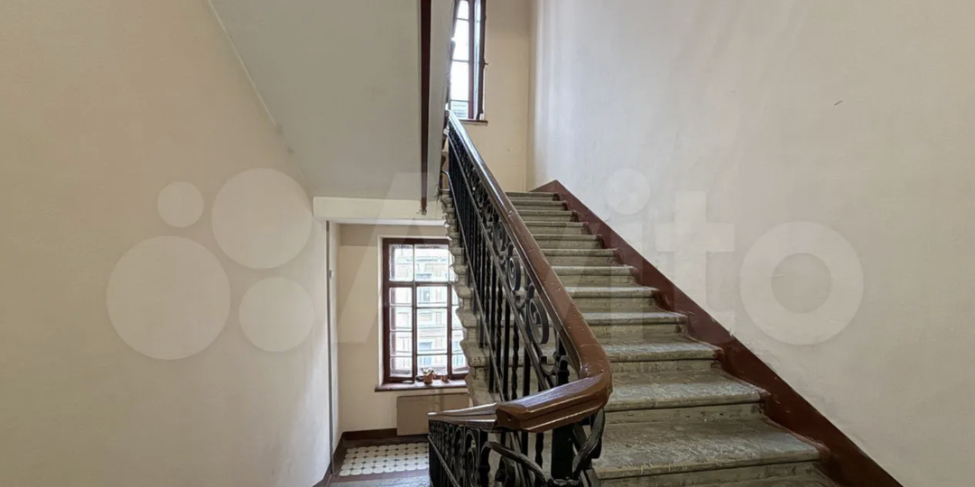 Самобытная четырёхкомнатная квартира на Синопской набережной