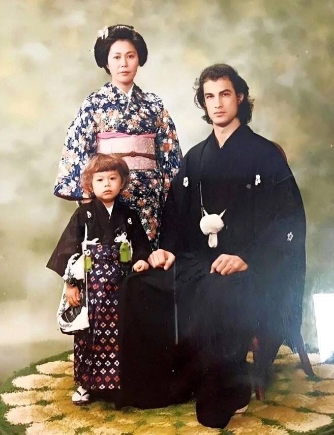 Стивен Сигал со своей  первой семьей в 1979 году