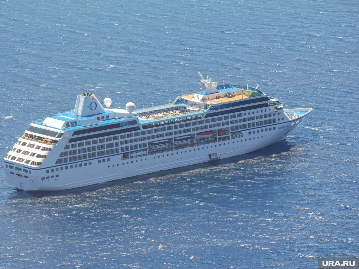     Россияне могут находиться на борту судна до утра 7 марта