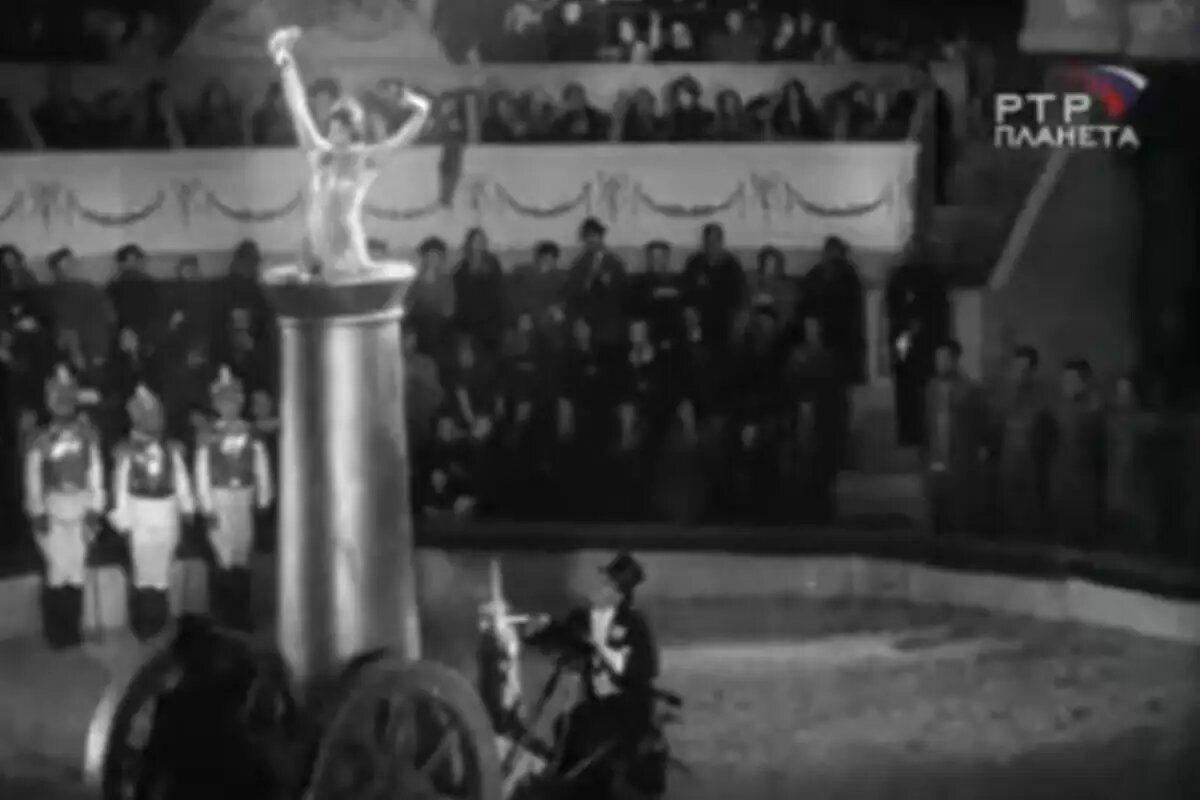    Цирковой номер. © Скриншот из фильма «Цирк»