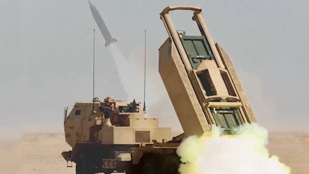    Запуск баллистической ракеты малой дальности Precision Strike Missile (PrSM) с установки HIMARS. © Центральное командование США, скриншот видео.