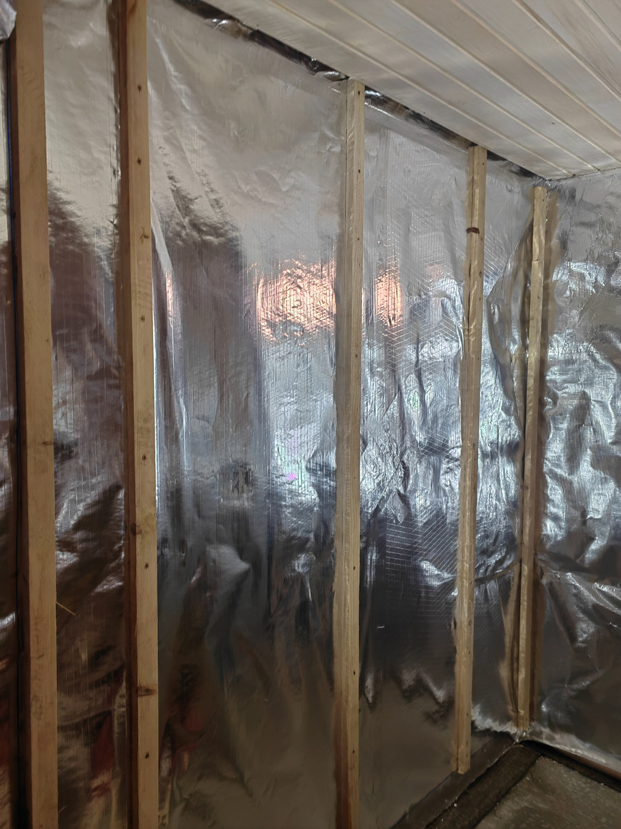 Зашили все армированной фольгой и установили обрешётку под обшивку горбылем.