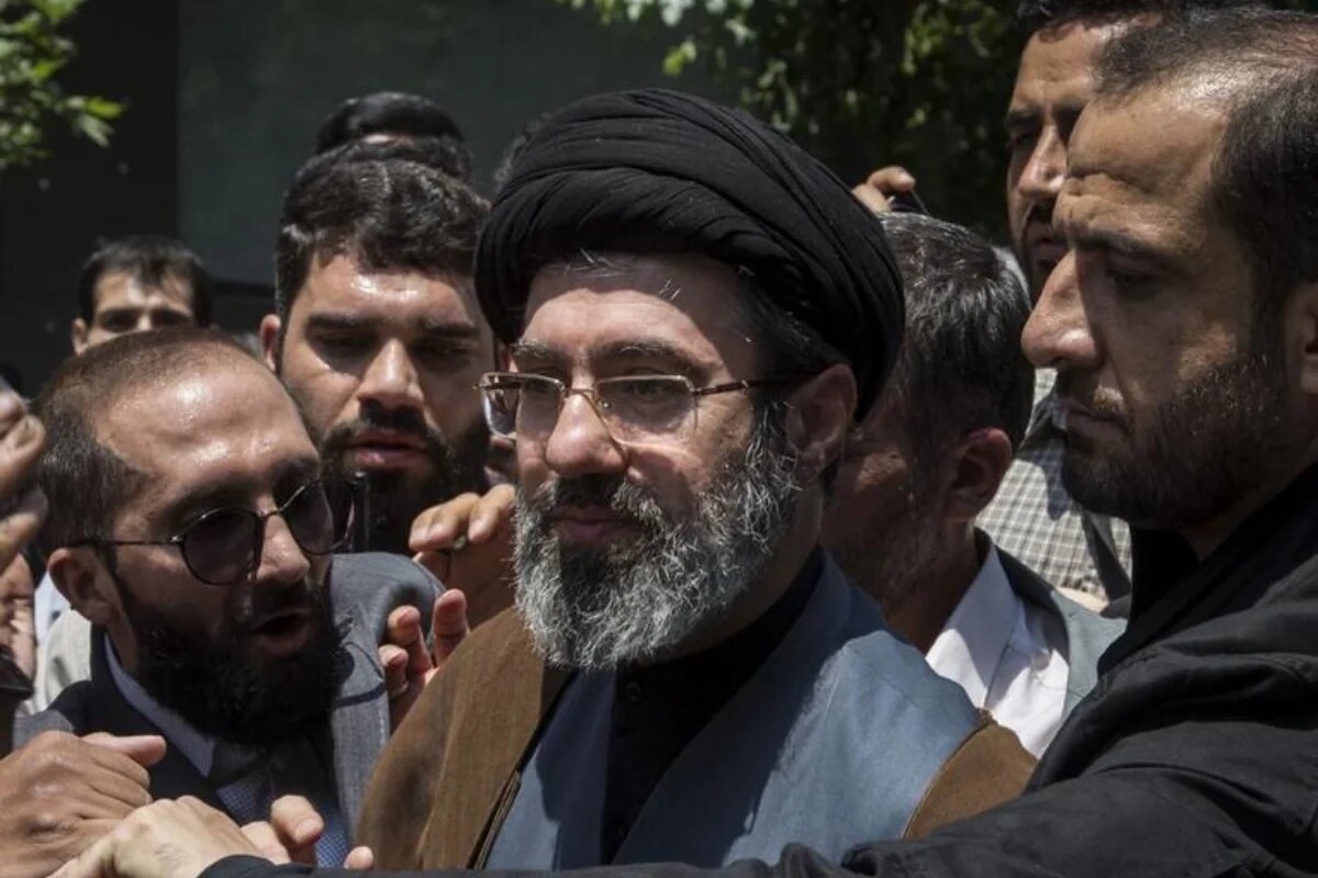 Моджтаба Хосейни Хаменеи. С персидского: سید مجتبی حسینی خامنه‌ای