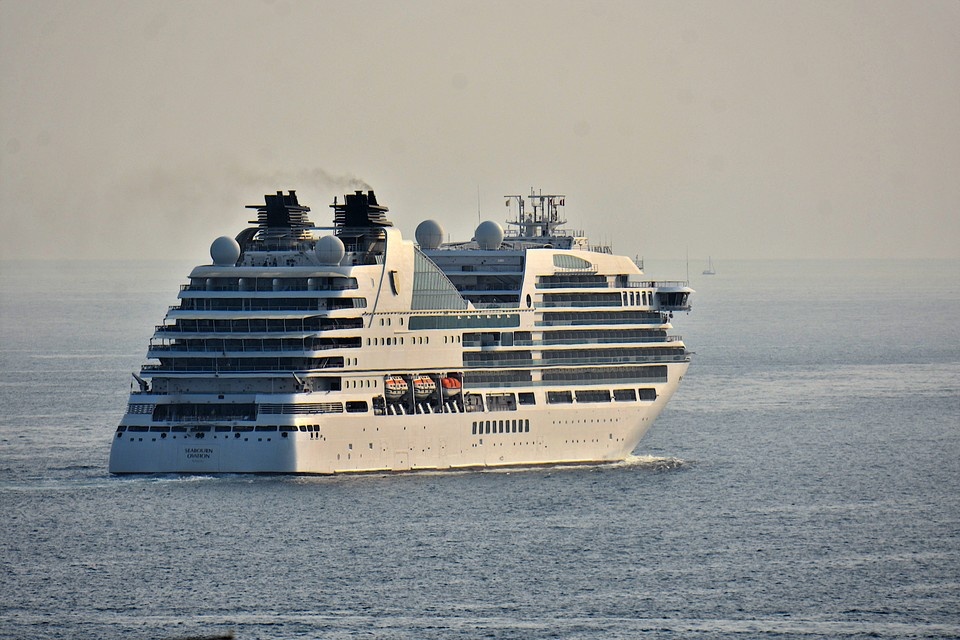    Порядка 200 туристов из РФ принуждают покинуть застрявший в Катаре лайнер GLOBAL LOOK PRESS