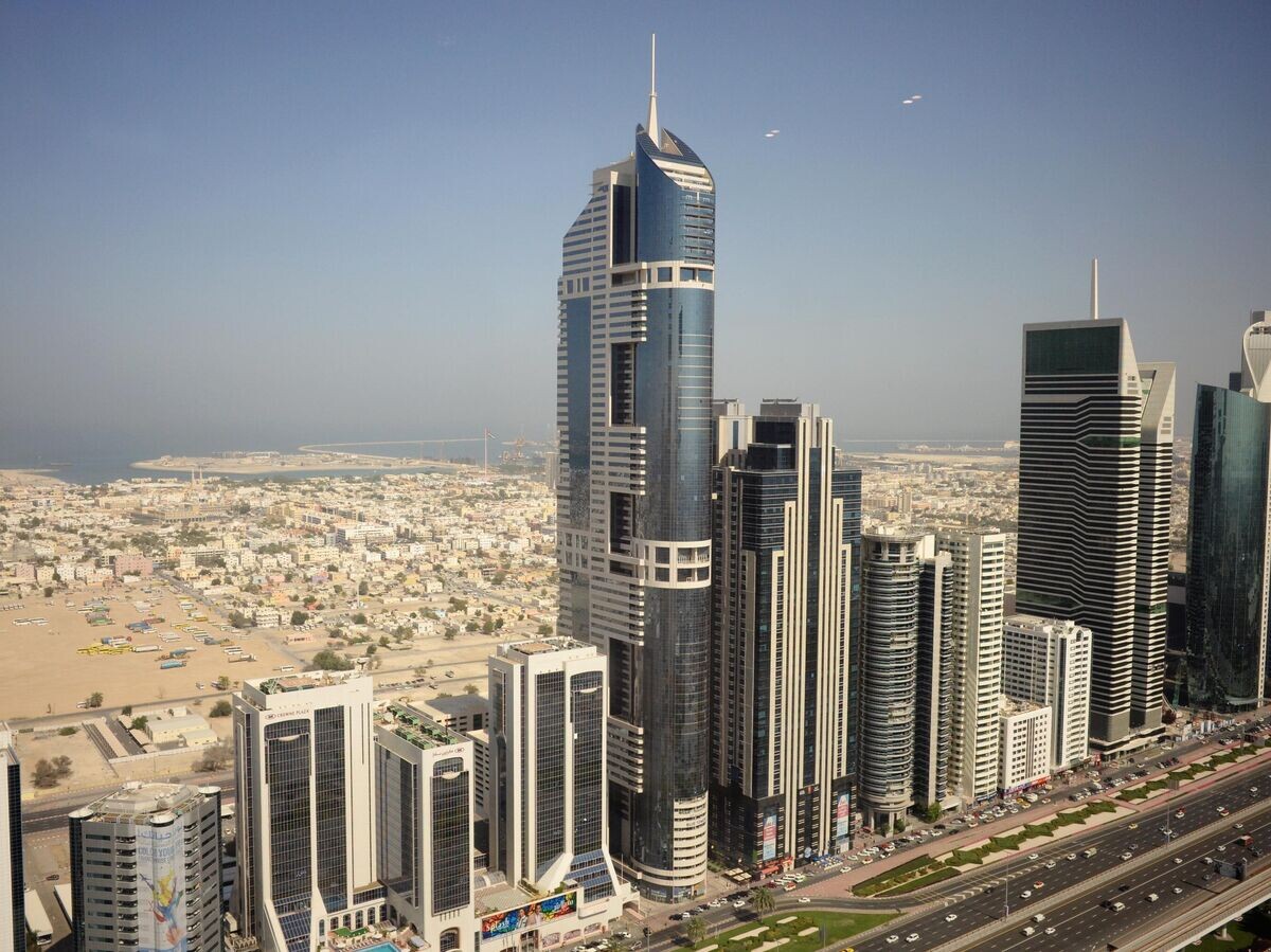    Вид на новую и старую часть города Дубая из отеля Jumeirah Emirates Towers. (Съемка через стекло) | © РИА Новости / Владимир Вяткин