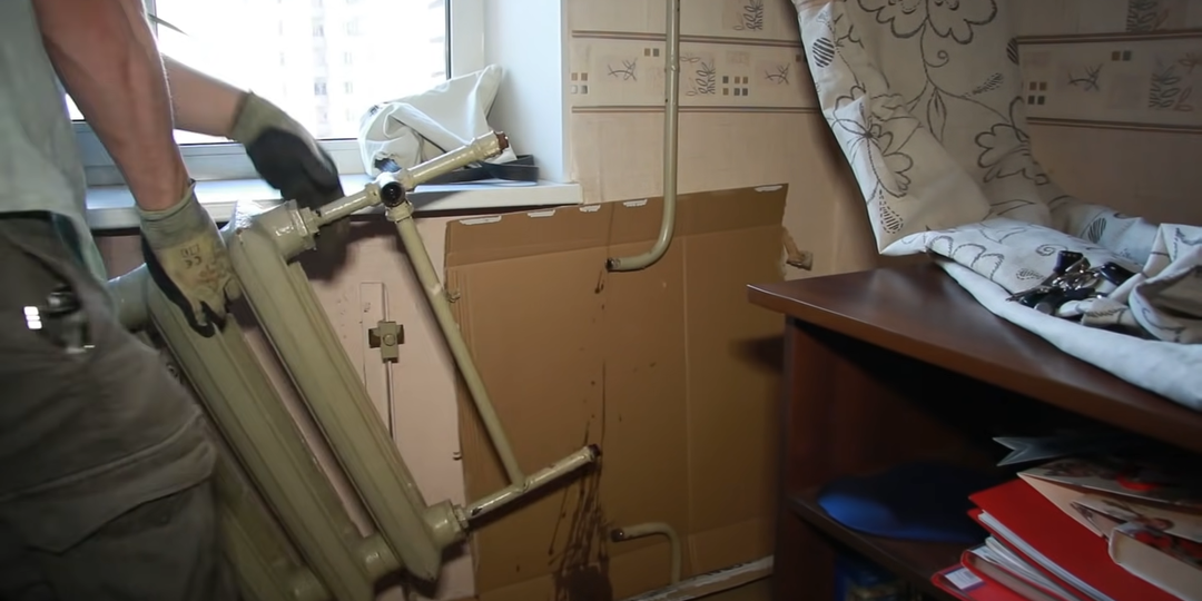 Женщина сняла в своей квартире все батареи, но суд все равно заставил ее платить за отопление