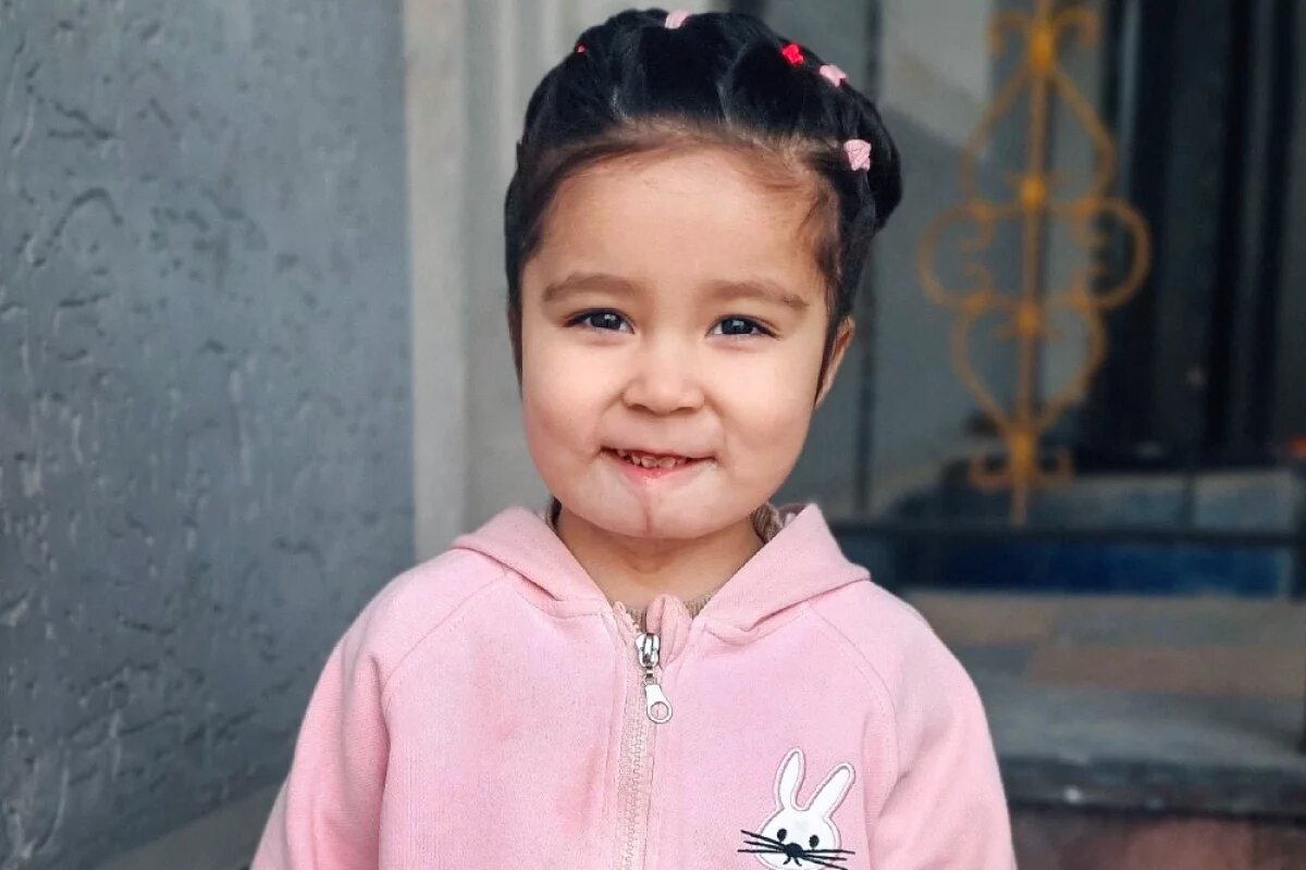    Девочку оперировали четыре раза. Ставили дистракторы, которые помогают раздвигать костную ткань.