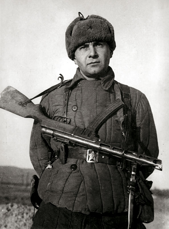 Цезарь Львович Куников (1909 — 1943). Майор, командир десантного отряда, захватившего плацдарм «Малая земля». Герой Советского Союза (посмертно)