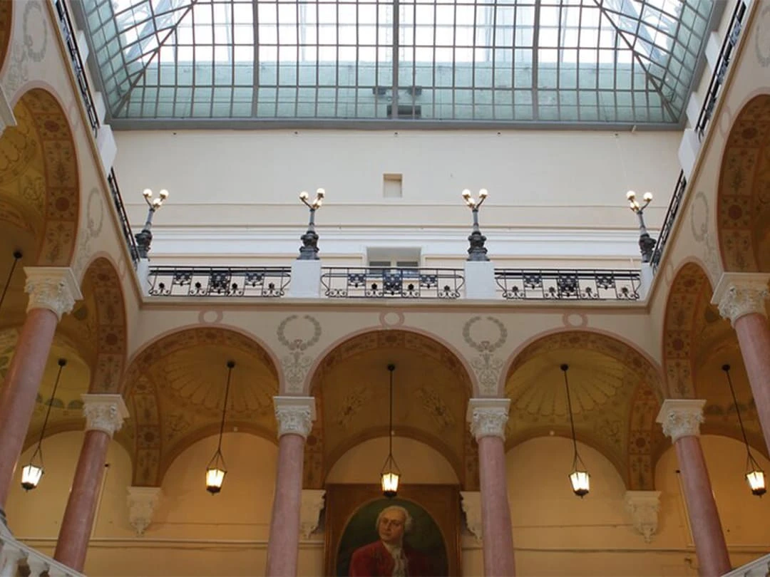 Фото с сайта https://experience.tripster.ru/sights/glavnoe-zdanie-mgu/. Взято с Яндекс.Картинки