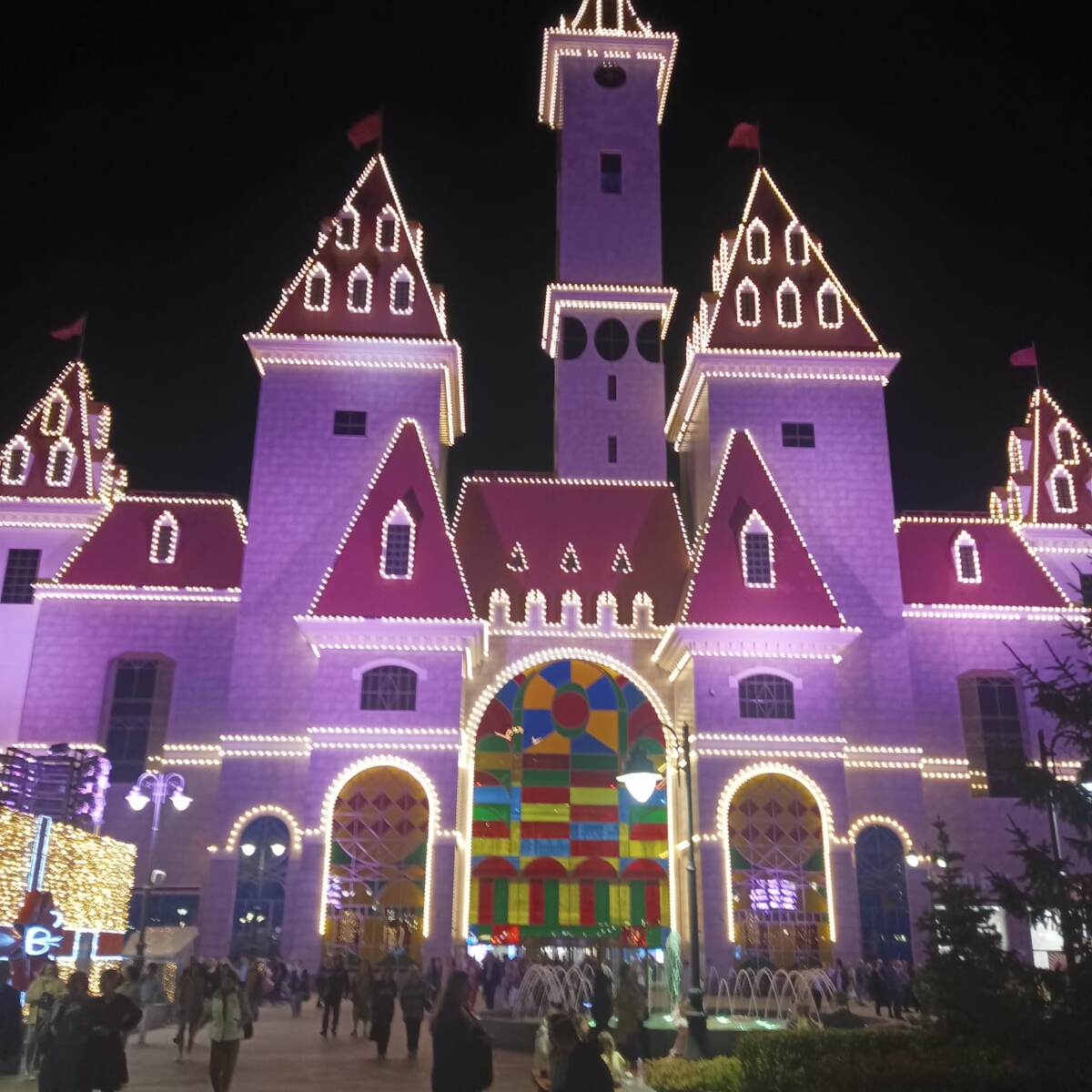 Вход в парк "Остров мечты". Все фотографии: канал Сергей Насекайло. Заметки инвалида по зрению. 