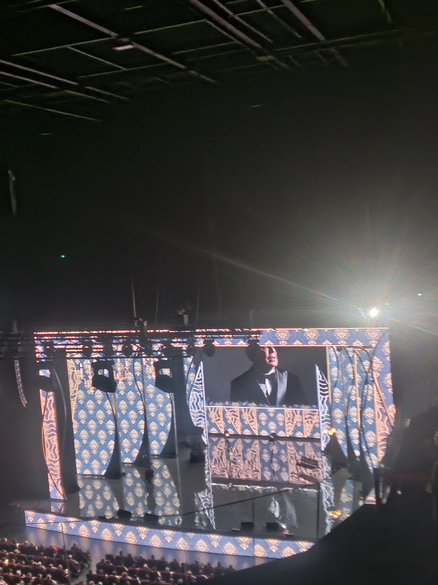 На экране Ефим Шифрин. 