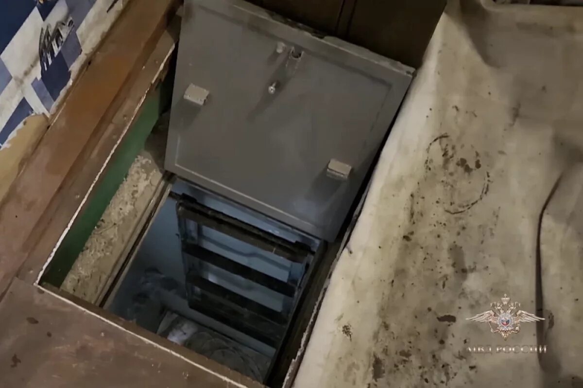    Полицейские накрыли подземный бункер с оружием, построенный в Иркутске