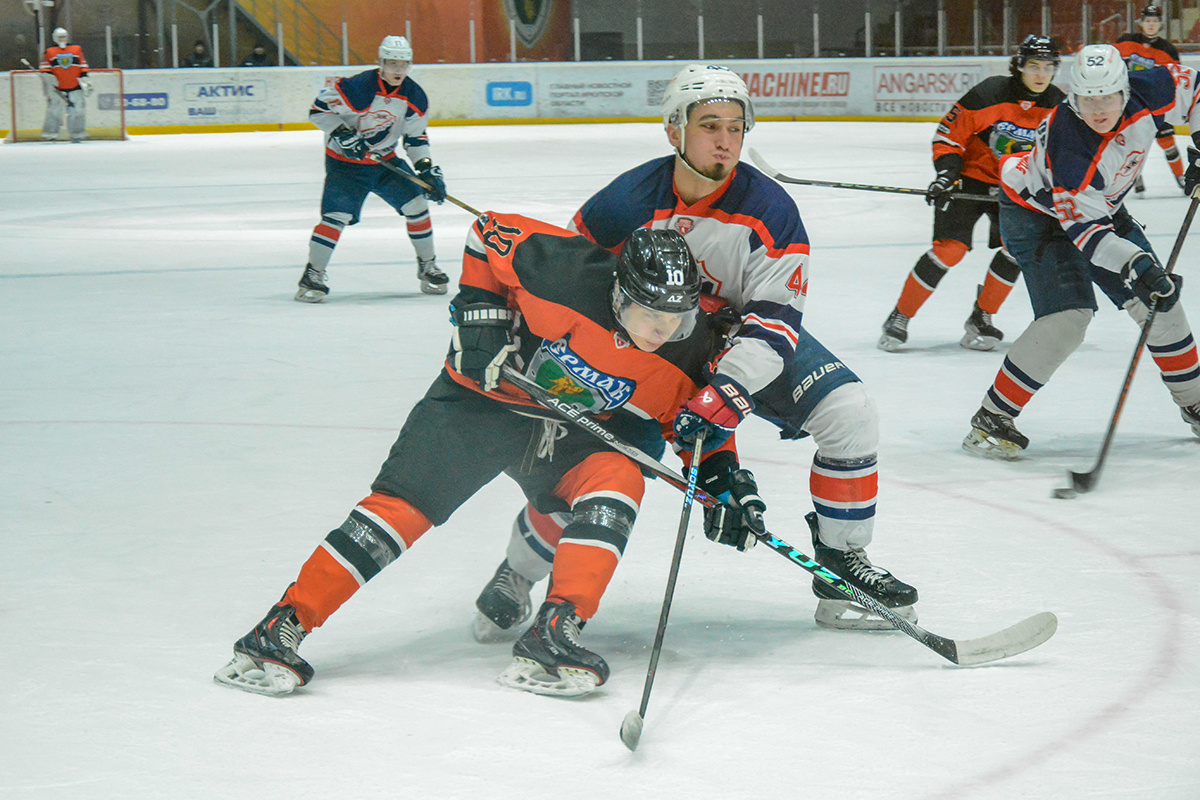 "Ермак" начал серию домашних хоккейных матчей с победы над "Кристаллом" в Ангарске
Фото: Николай Стернин, сайт ХК "Ермак"