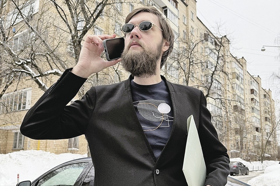    Для новых спецов доски объявлений пока специальные разделы не придумали. Приходится косить под ну очень делового человека. Фото: Личный архив Андрея Абрамова