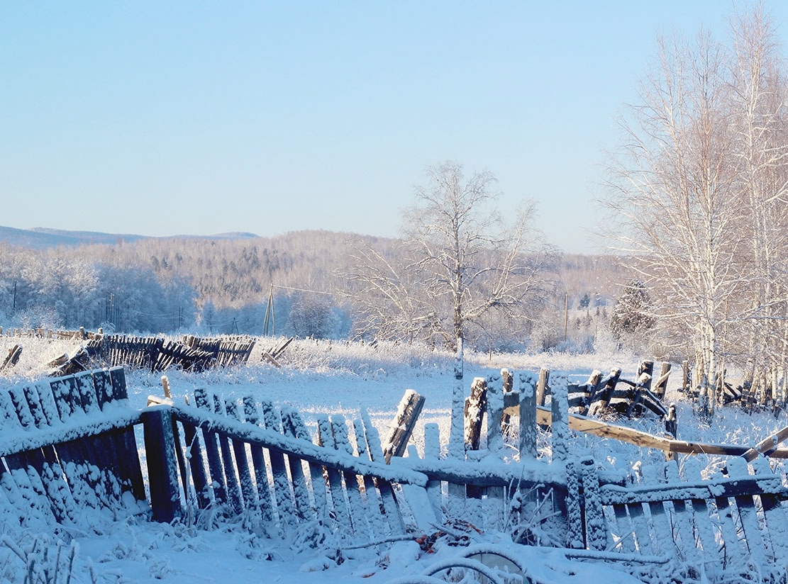 вот оно, вид из рабочего окошка, где солнышко за горы закатывается