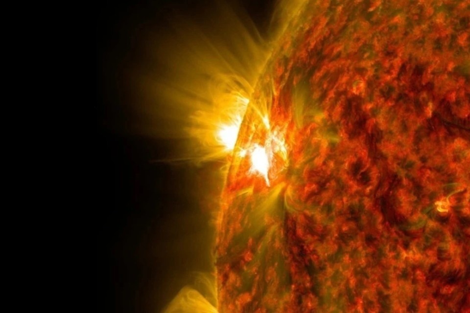    Солнце выбросило гигантский протуберанец в направлении северного полюса звезды GLOBAL LOOK PRESS