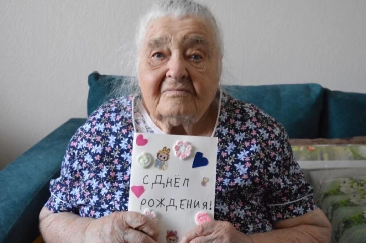    Труженица тыла Пелагея Дедкова из Красноярска отметила 100-летний юбилей
