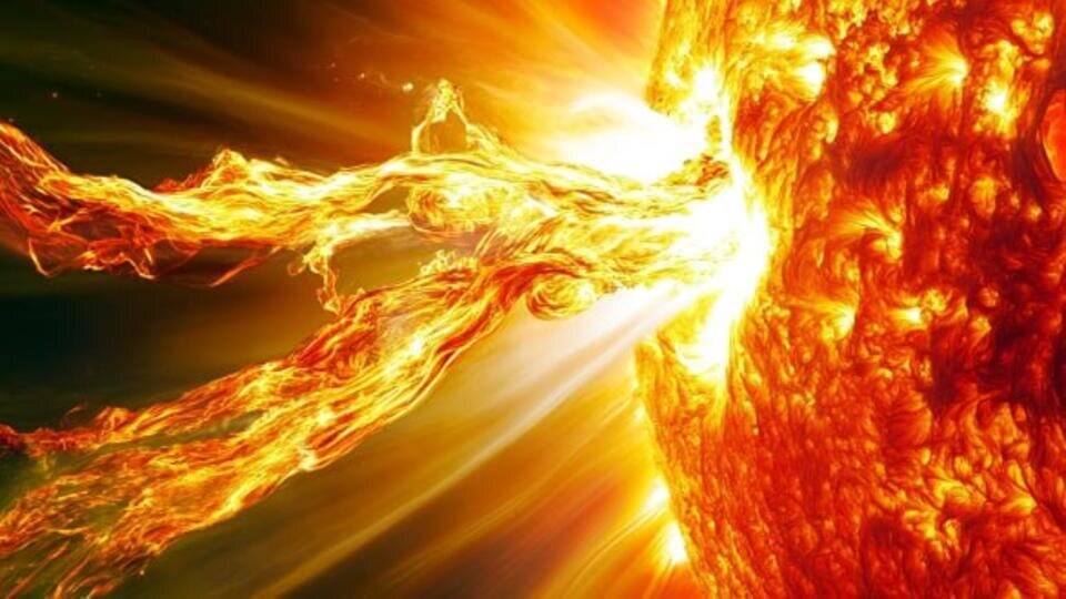     Ученые зафиксировали выброс плазменного "гиганта" на Солнце РЕН ТВ