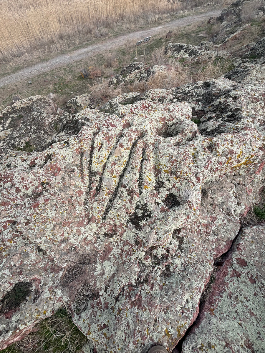 Знак-ориентир, позволяющий фиксировать направление наблюдения.