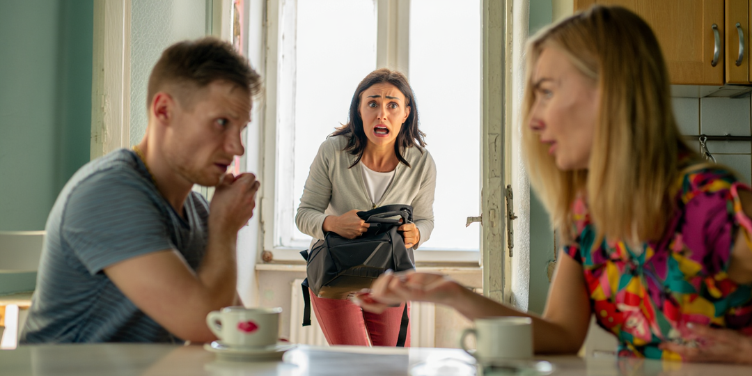 «Ты же до четверга должна была быть!» — растерялся муж, когда я зашла на кухню раньше времени