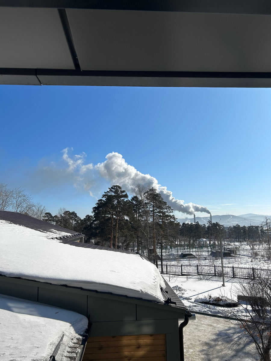 Вид из окна номера отеля «Сити Парк». Фото автора.